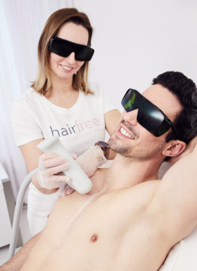 2023-01-26-Hairfree-09-Behandl-men-5733_ohne_Logo INOS Gerät Anwendung